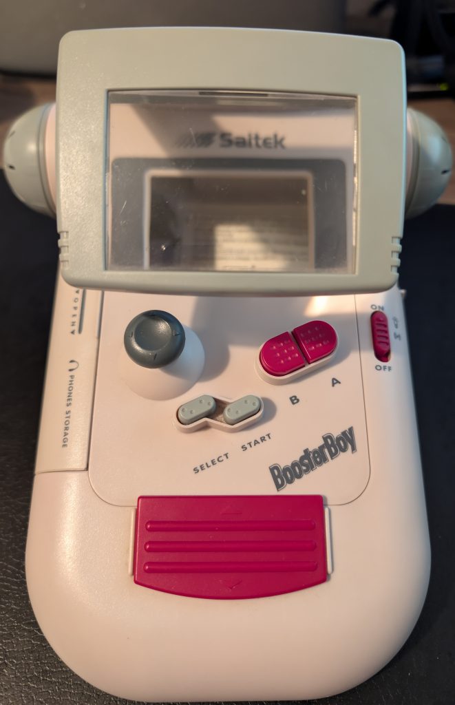 Retro Game Boy Zubehör: Saitek Booster Boy mit Lupe, Lautsprecher und großen Button